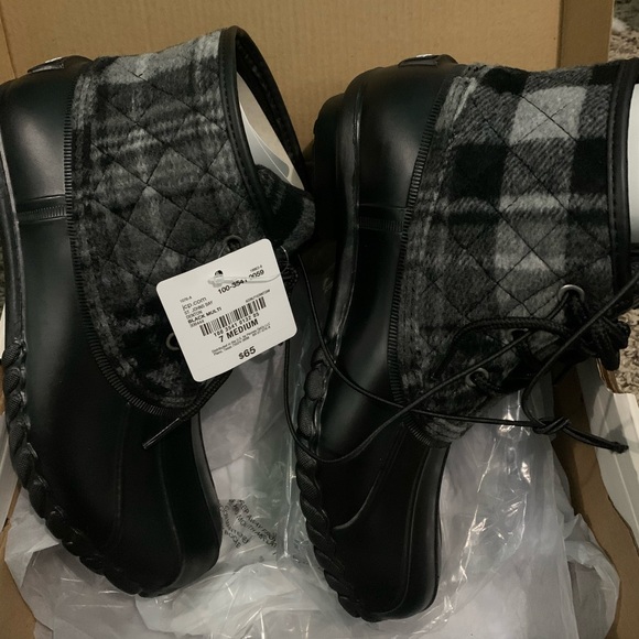 NWT Size 7 winter boots - Picture 6 of 7